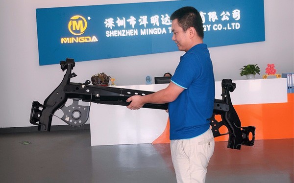 重磅新聞：洋明達(dá)3D打印機(jī)MD-666 1:1打印汽車保險杠，無縫組裝，模擬真實(shí)場景